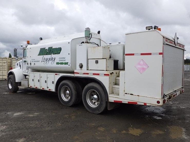 2005-peterbilt-pb330-22'-t/a-fuel-lube-truck-image-7