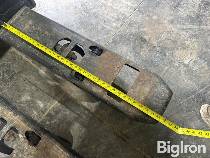 yale-mpe060lvhn24t2736-electric-ride-on-pallet-jack-image-14