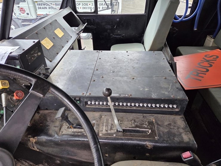 2002-oshkosh-m1070-image-11