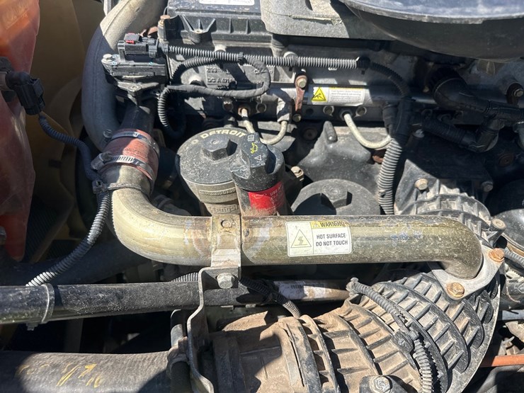 2014-massey-ferguson-8-image-48