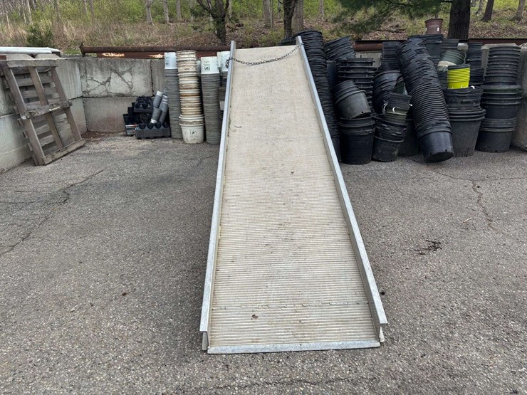 magliner-aluminum-walk-ramp-image-2