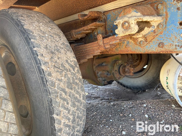 1976-international-1600-s/a-flatbed-truck-image-20