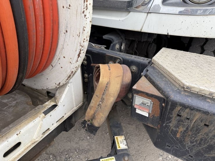 2012-international-7600-image-15