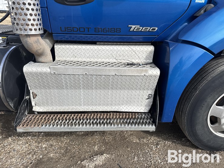 2016-kenworth-t880-image-14