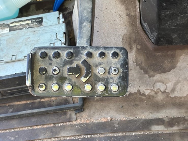 2005-john-deere-7220-image-27