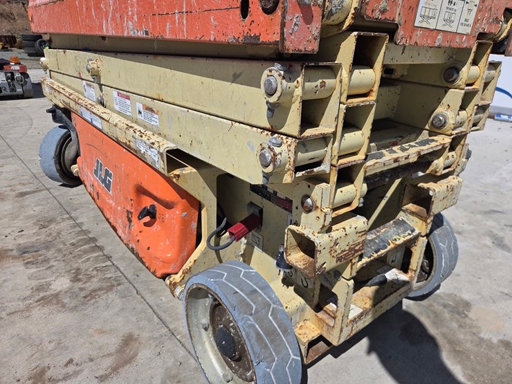 2017-jlg-1930es-image-12