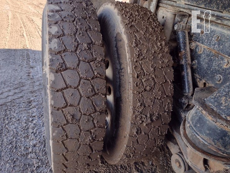 2012-freightliner-122sd-image-26