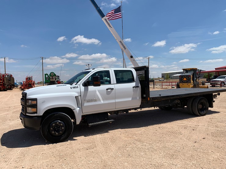 2022-chevrolet-silverado-6500hd-image-2