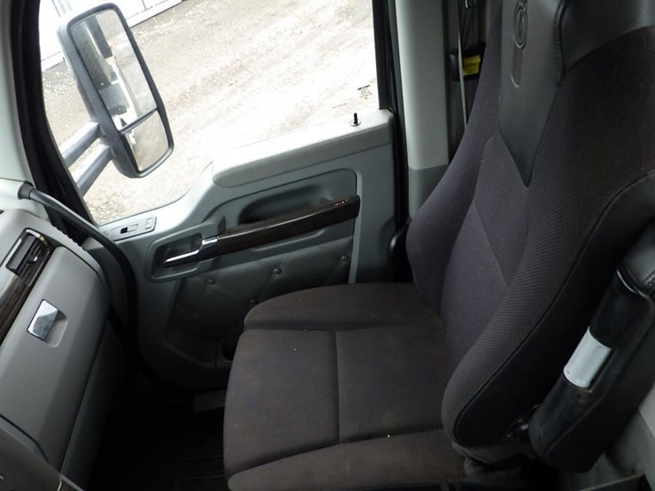 2017-kenworth-t800-image-89