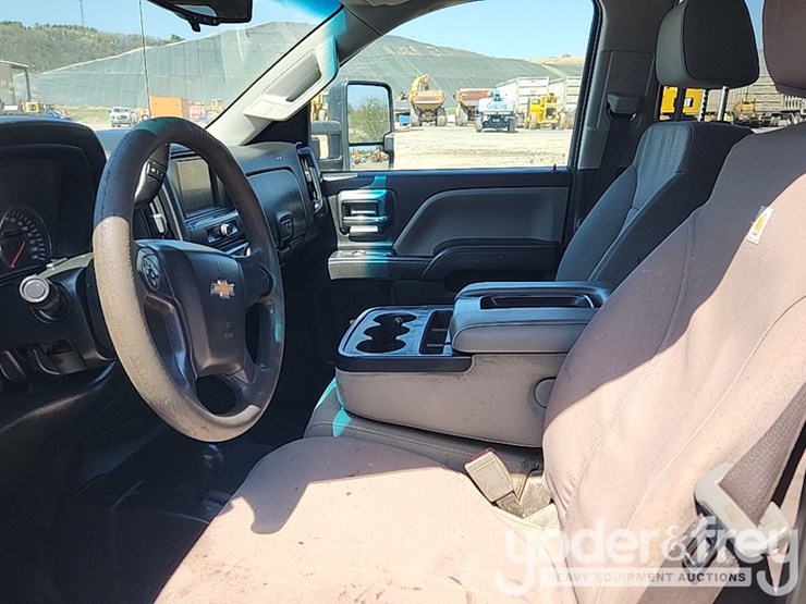 2017-chevrolet-silverado-2500hd-image-25
