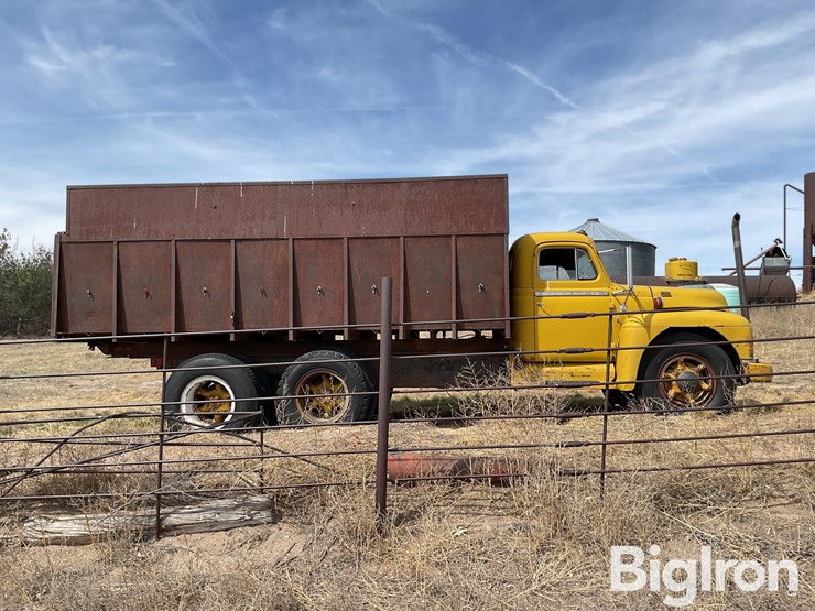 1953-diamond-t-622-28m-t/a-grain-truck-image-4
