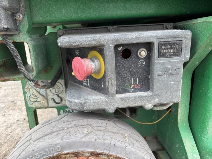 2005-jlg-1930es-image-11