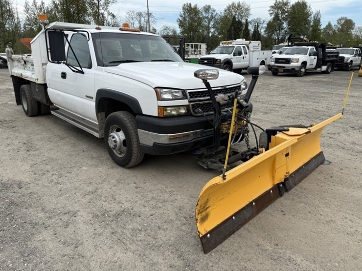 2005-chevrolet-silverado-3500-image-2
