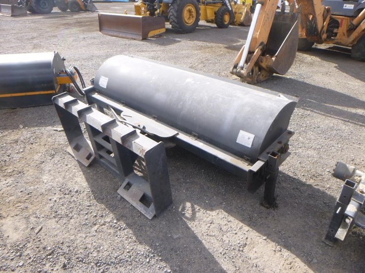 jct-72"-skid-steer-angle-broom-image-3