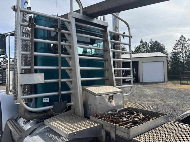 2018-peterbilt-367-image-22