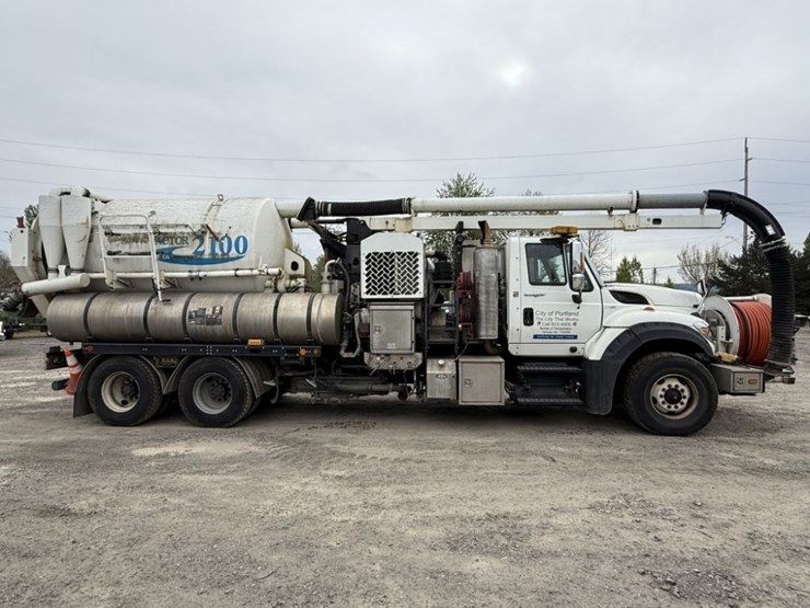 2012-international-7600-image-3