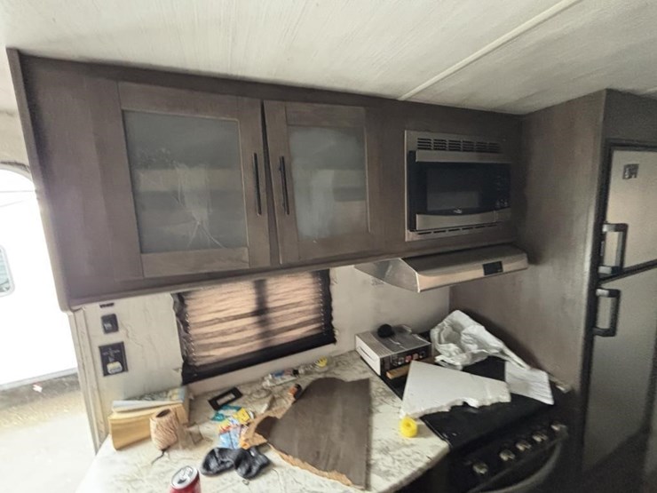 2020-wildwood-wdt282qbxl-ca-travel-trailer-image-32