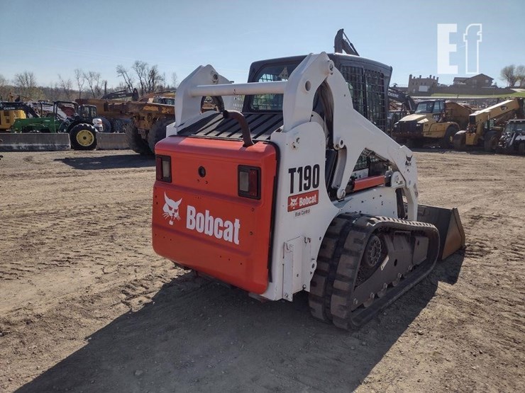 2010-bobcat-t190-image-32