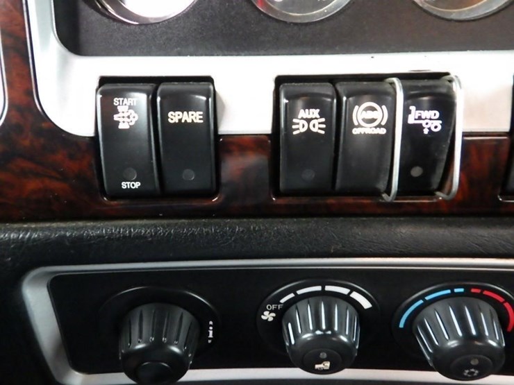 2016-kenworth-w900-image-95