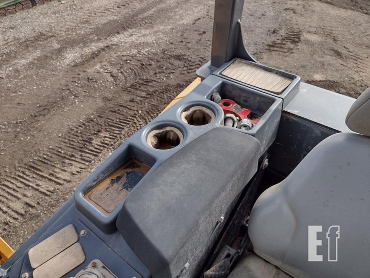 2013-deere-700k-lgp-image-9