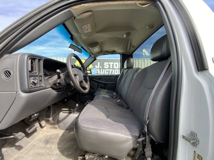 2005-chevrolet-silverado-2500hd-image-23