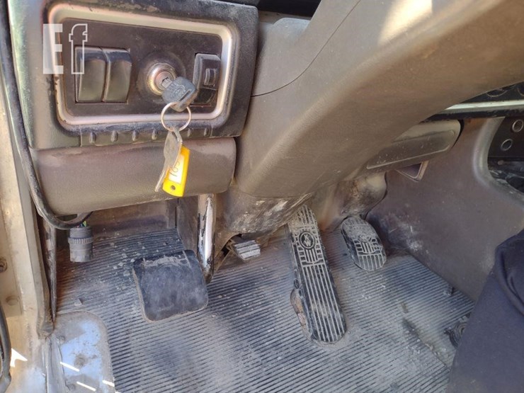 2008-kenworth-t800-image-11