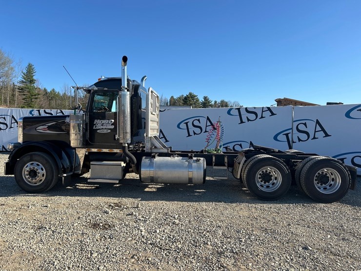 peterbilt-388-image-2