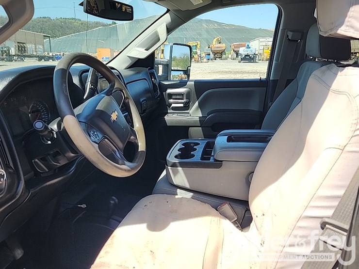 2016-chevrolet-silverado-3500hd-image-31