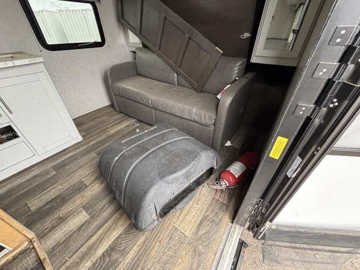 2020-bullet-bl2200bh20-travel-trailer-image-26