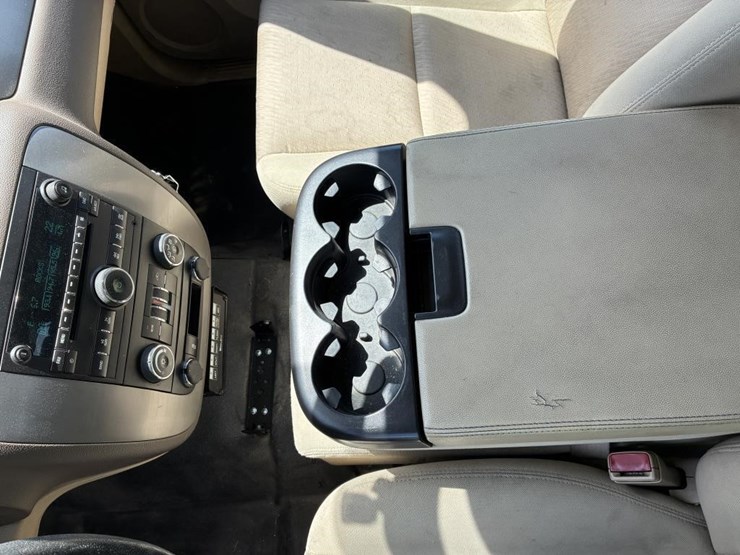 2014-chevrolet-tahoe-image-19