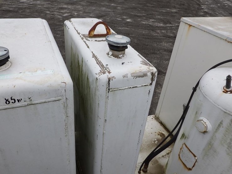 2005-peterbilt-pb330-22'-t/a-fuel-lube-truck-image-22