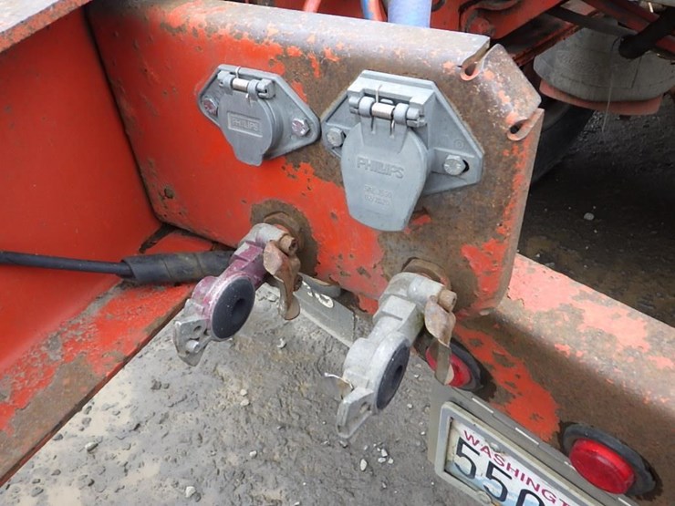 2016-peterbilt-3-axle-logging-truck-image-29