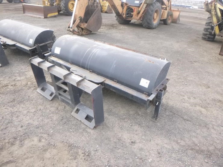 jct-72"-skid-steer-angle-broom-image-3