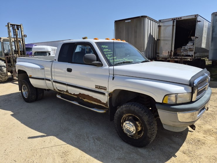 1999-dodge-ram-3500-image-3