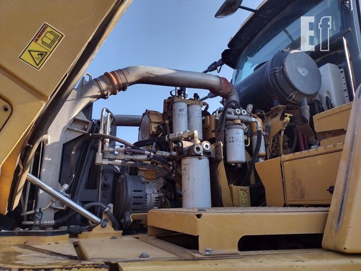 2019-caterpillar-745-image-37