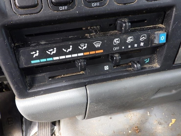 2006-mitsubishi-fuso-fm61f-image-27