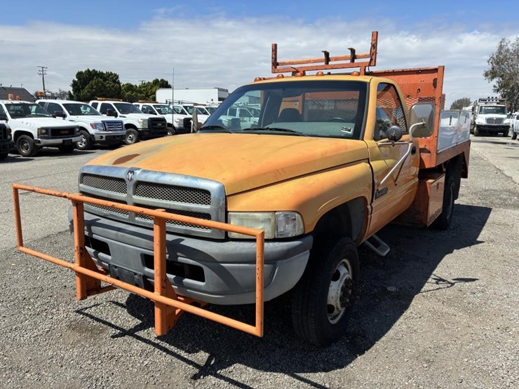 1996-dodge-ram-3500-image-1