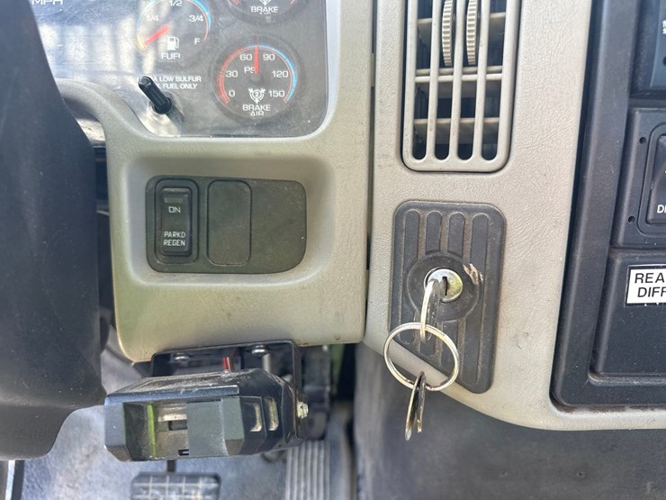 2009-international-durastar-4300-image-45