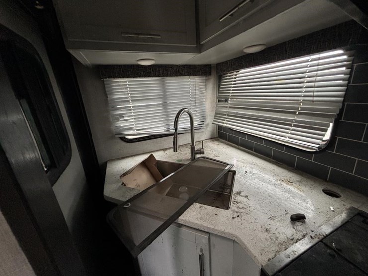 2020-premier-bl24rkpr20-travel-trailer-image-42