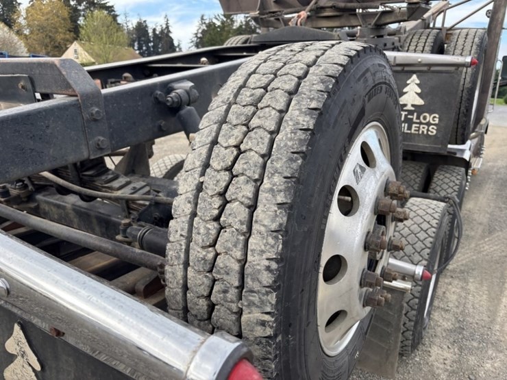 2022-peterbilt-567-image-47