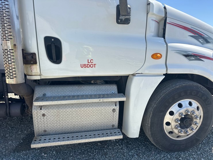 2014-massey-ferguson-8-image-15