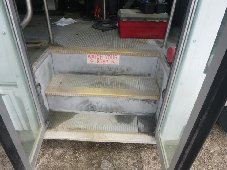 2009-chevrolet-3500-image-13