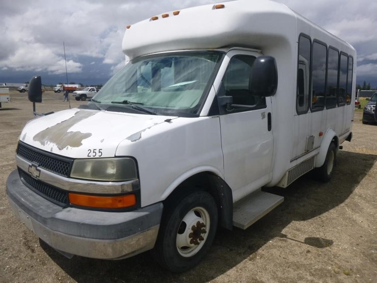 2009-chevrolet-3500-image-2