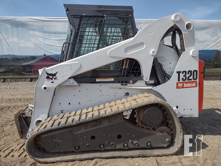 2009-bobcat-t320-image-13