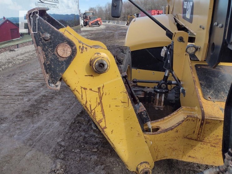 2019-caterpillar-tl1055d-image-18