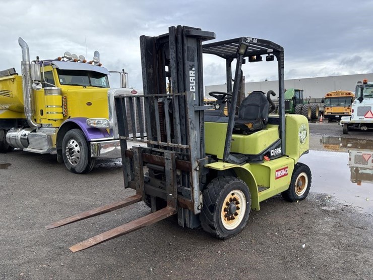 clark-cdp40-forklift-image-1