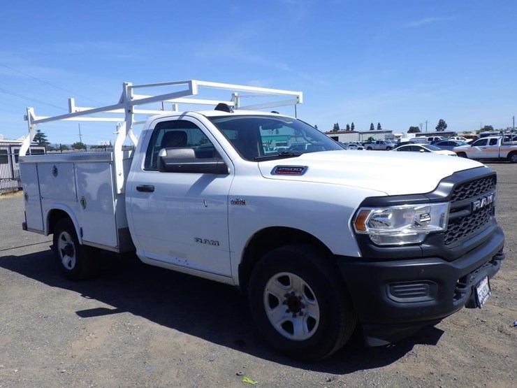 2019-dodge-2500-image-2