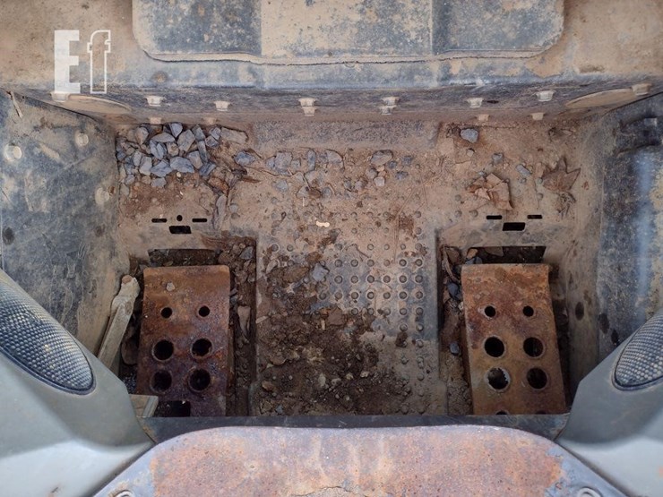 2013-bobcat-t770-image-16