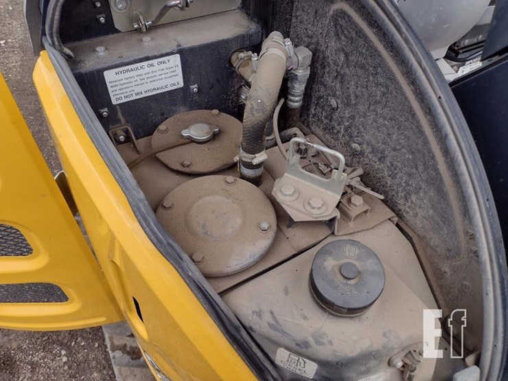 2020-deere-35g-image-35