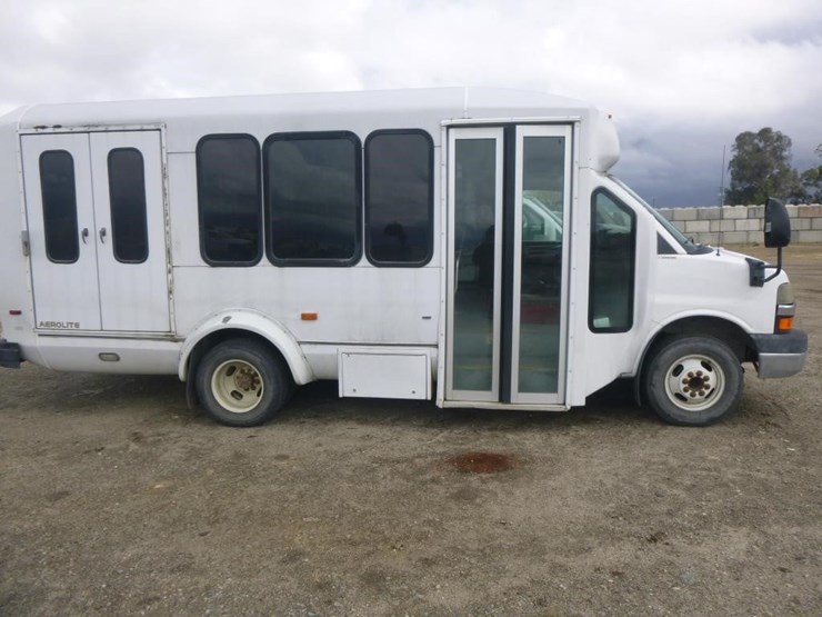 2009-chevrolet-3500-image-11